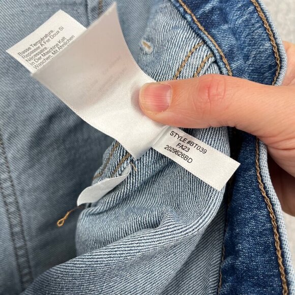 J Crew Womens Mid Rise Straight Leg Utility Crop Jean Size 27 VTG Denim Wash EUC - Picture 7 of 12